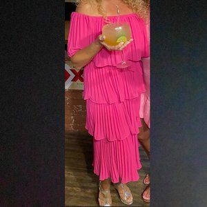 SIMARIA PLEATED TIERED MIDI DRESS - HOT PINK